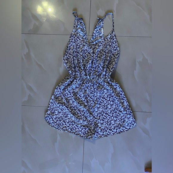Maitai short jumpsuit floral blue/white L lightweight Romper - Picture 8 of 14